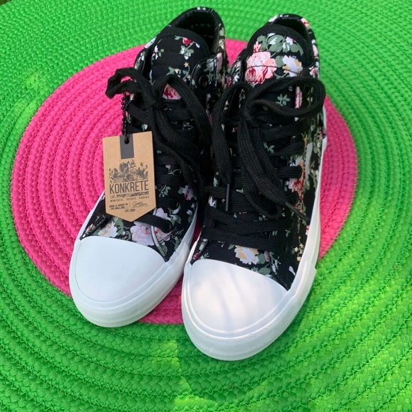 High top flower converse style shoes ❤️ - Picture 5 of 6